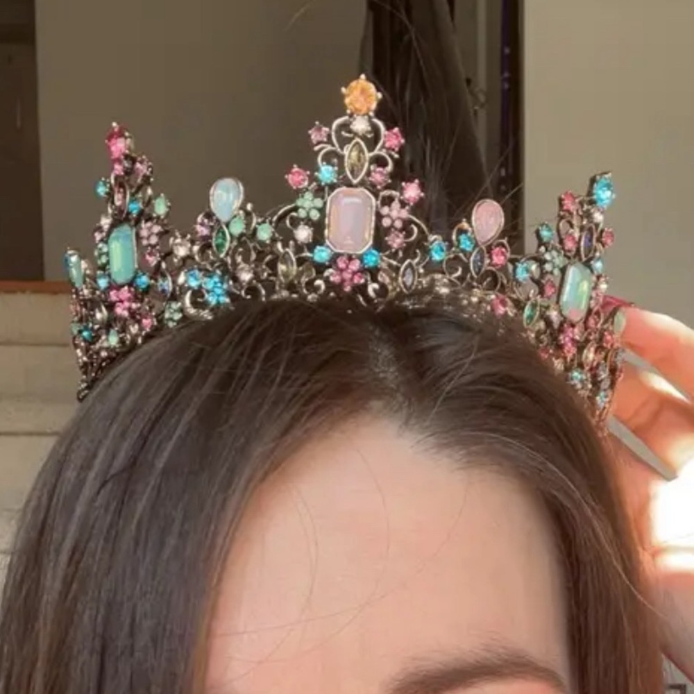 Multicoloured rhinestone crown. New. - Picture 16 of 16